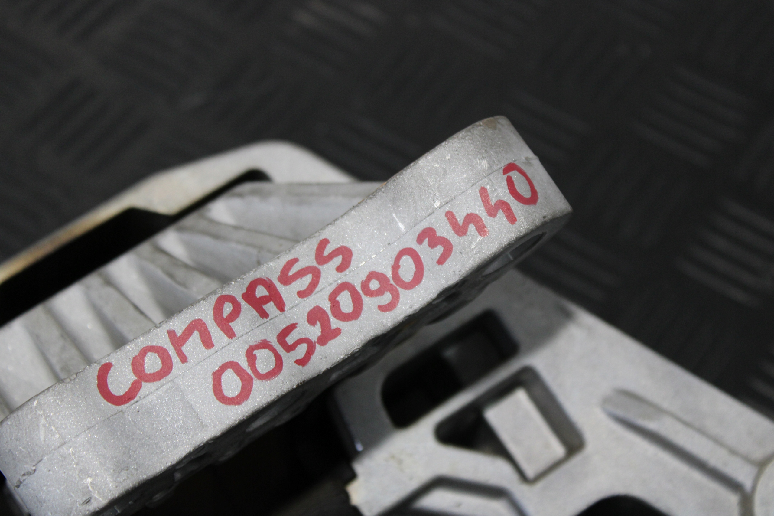 holder engine mount JEEP COMPASS II 2 00520903440