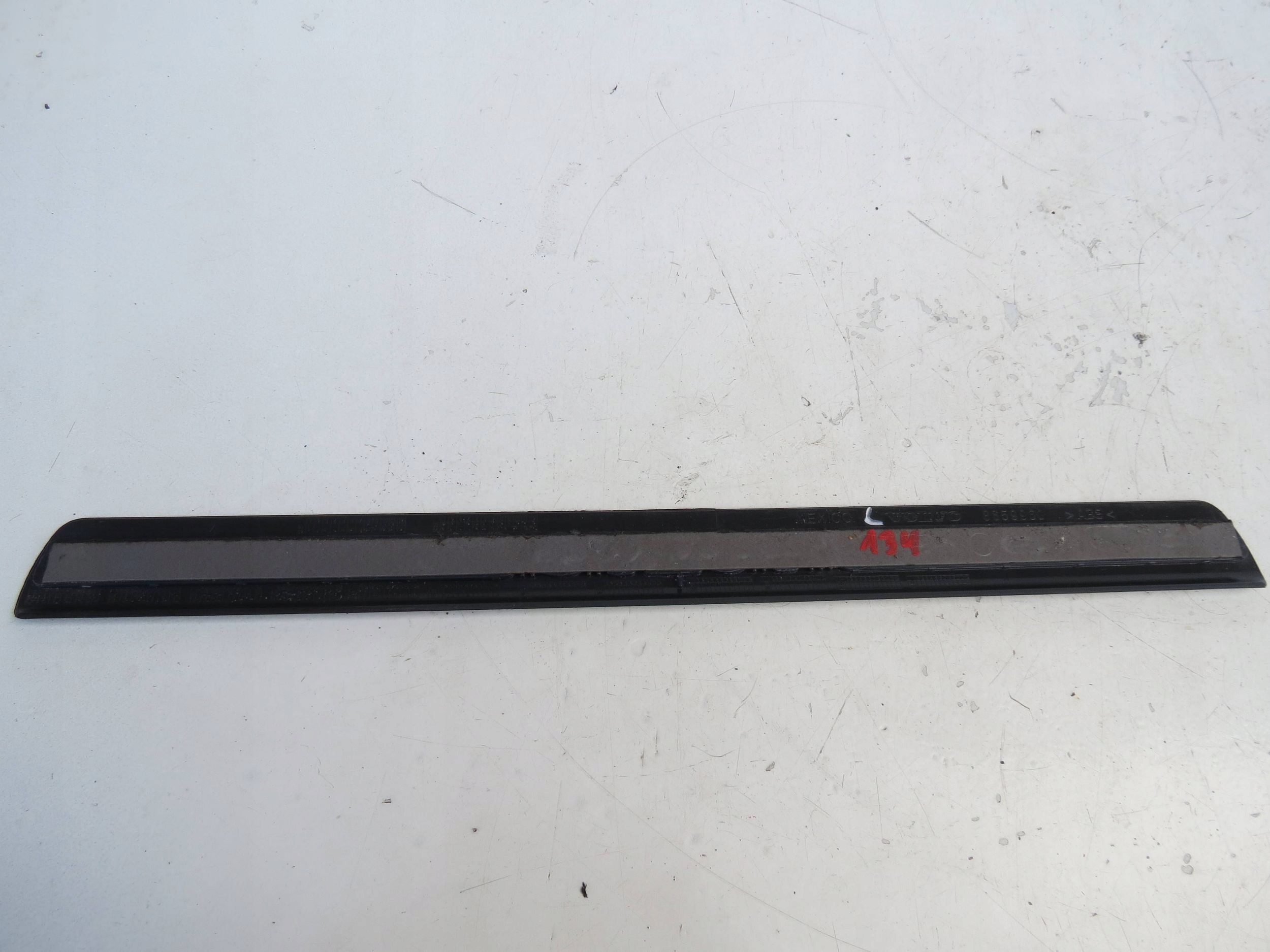 moulding threshold door left VOLVO S60 II 8659960