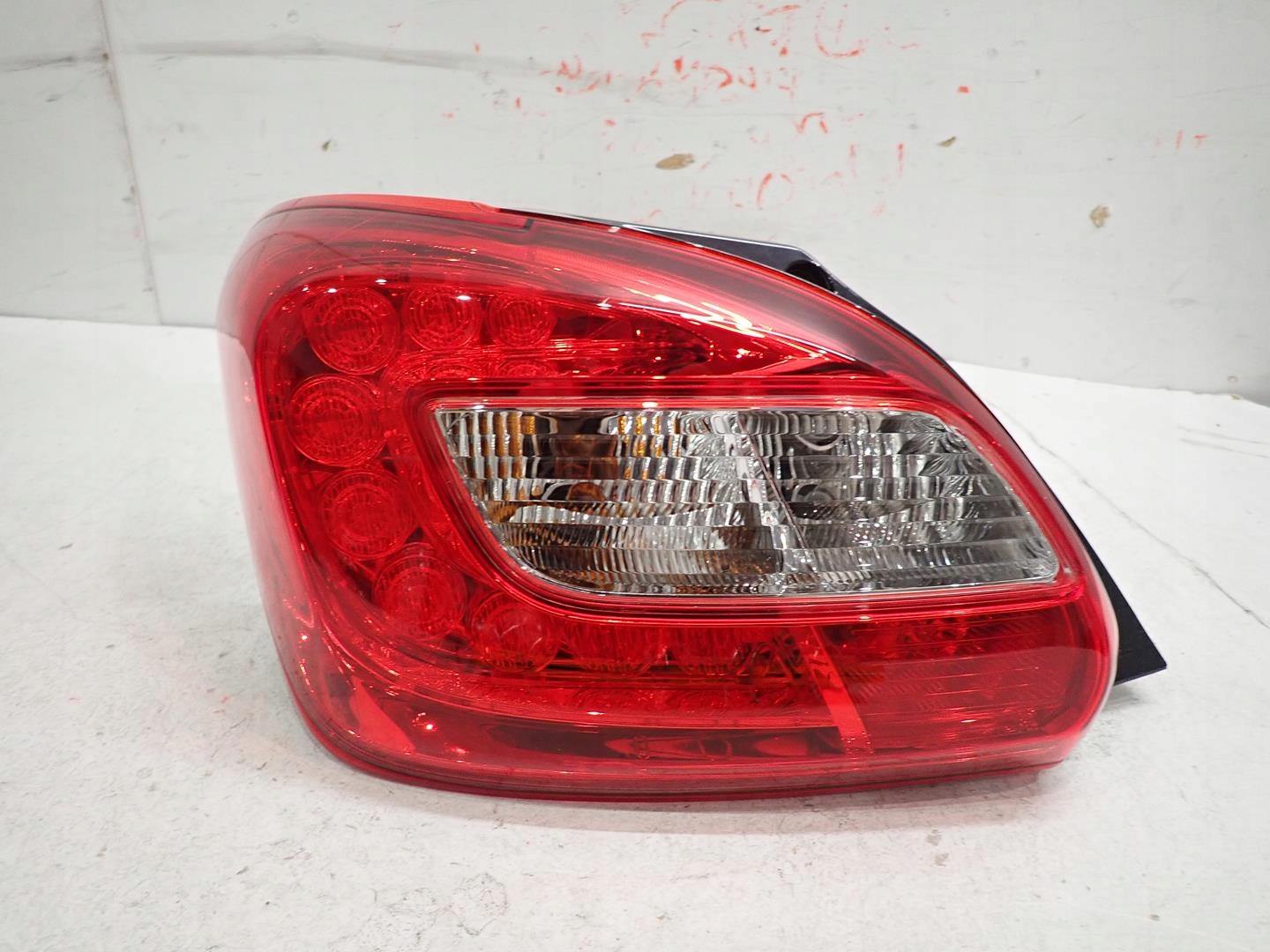 light rear part rear left MITSUBISHI SPACE STAR II LIFT 2016- 8330B021