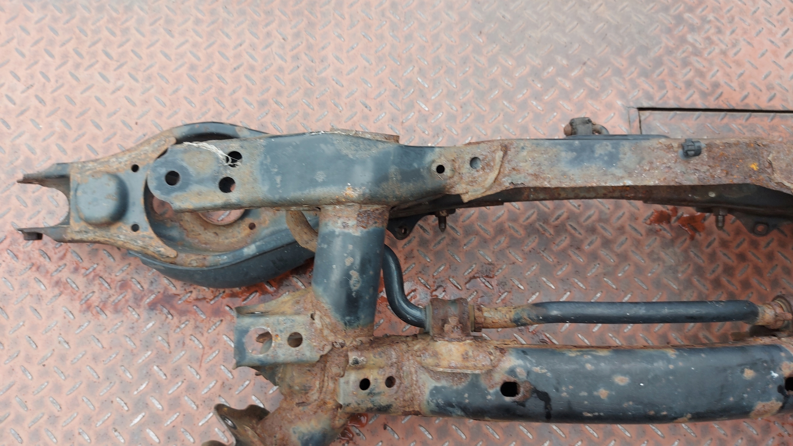 sider axle beam subframe axle beam rear part rear. LEXUS IS220 05
