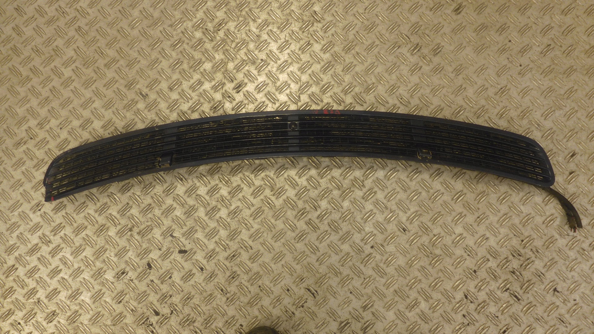 KRATKA MASKI MERCEDES W220 2208300272