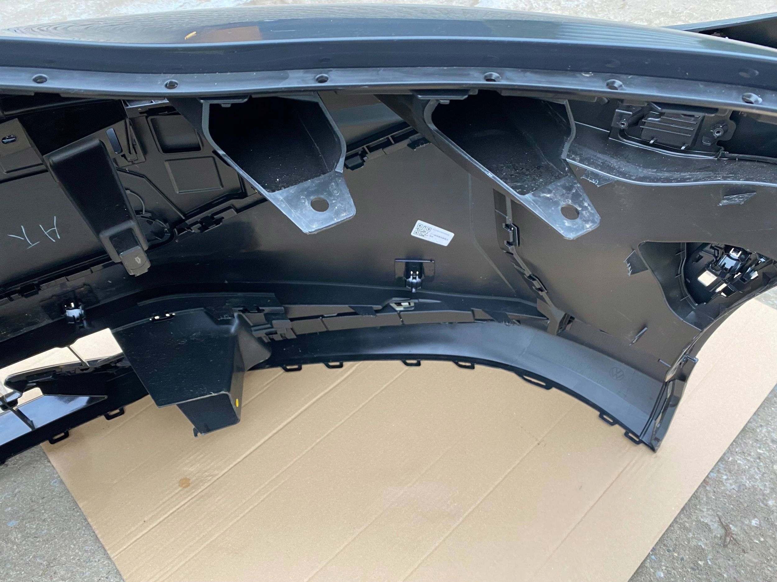 VW ID UNYX 07 complete bumper front front PDC KAMERA 11M807575