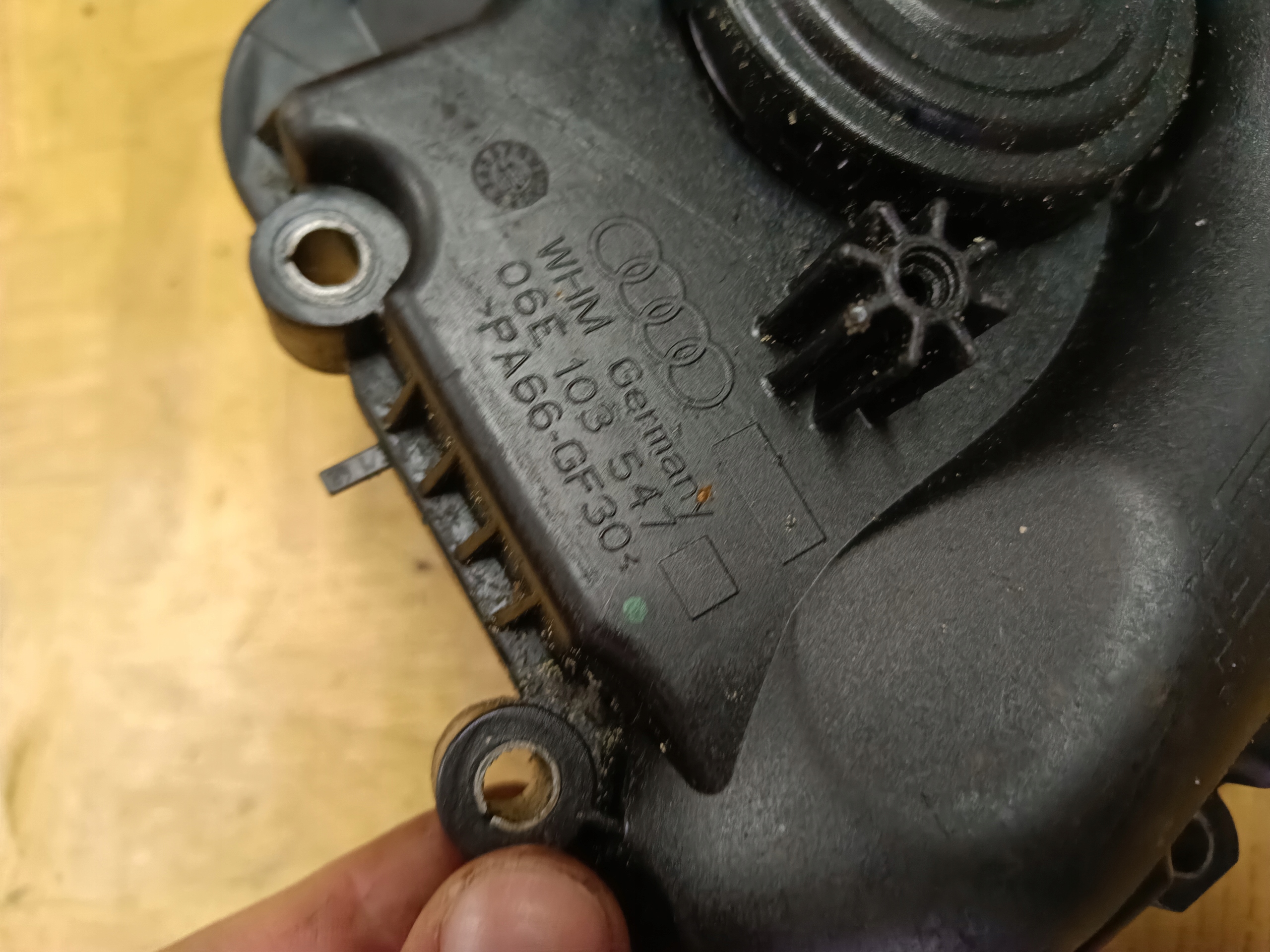 AUDI VOLKSWAGEN ODMA SEPERATOR olio 06E103547