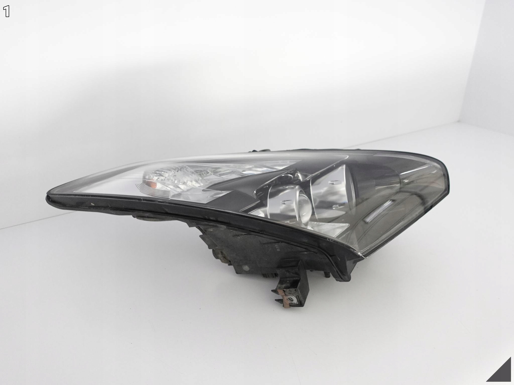 NISSAN GTR GT-R R35 08- LAMPA XENON PRAWA EUROPA Strona zabudowy prawa