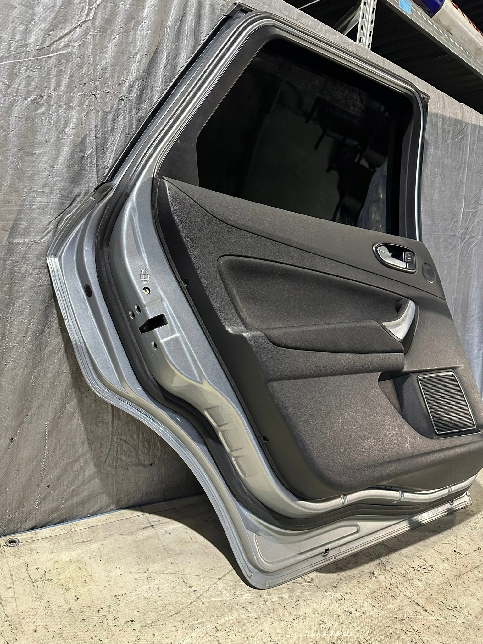 Tür links heck FORD MONDEO MK4 KOMBI K: MACHINE SILVER