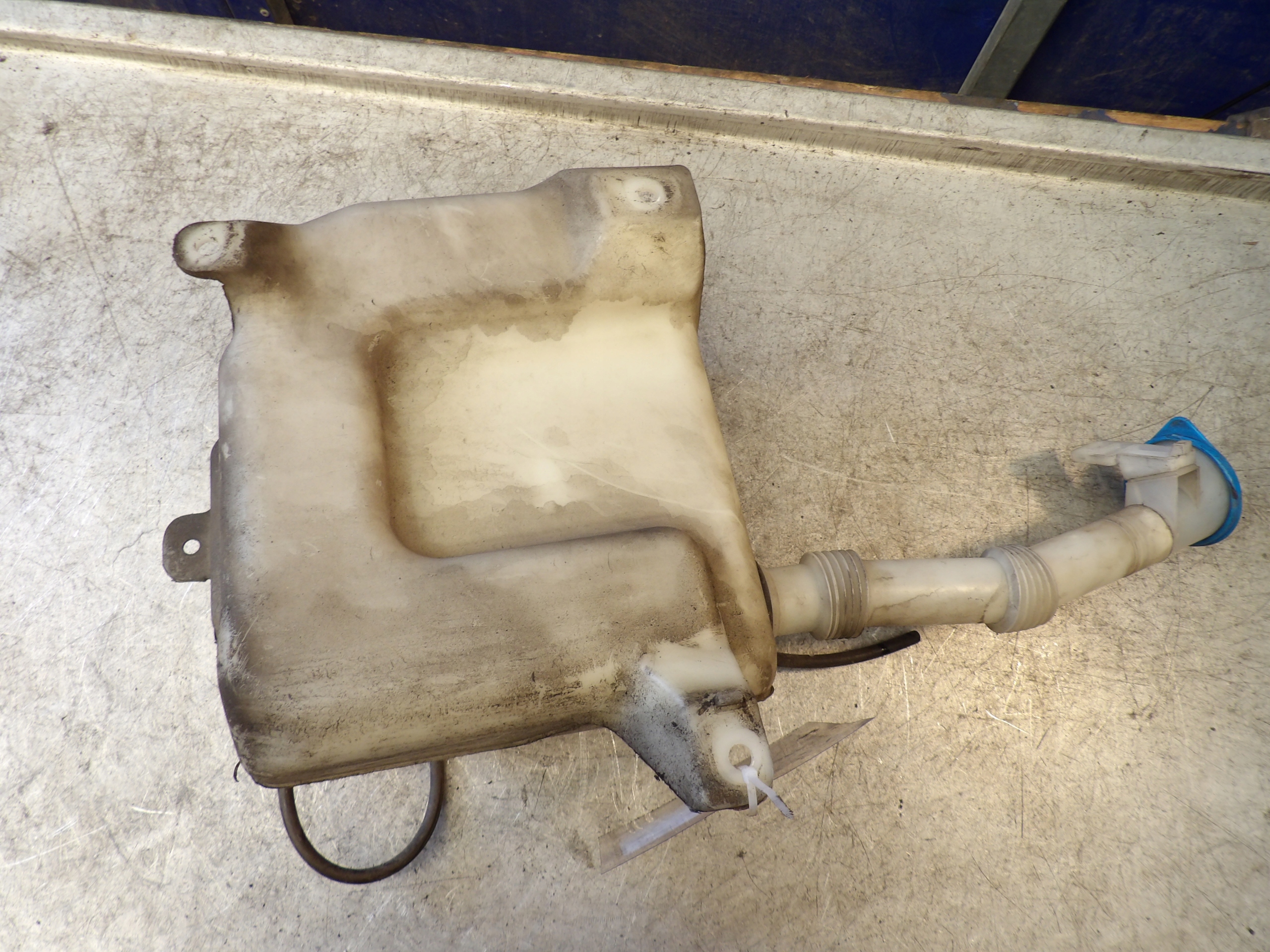 Honda Accord VII washer fluid tank
