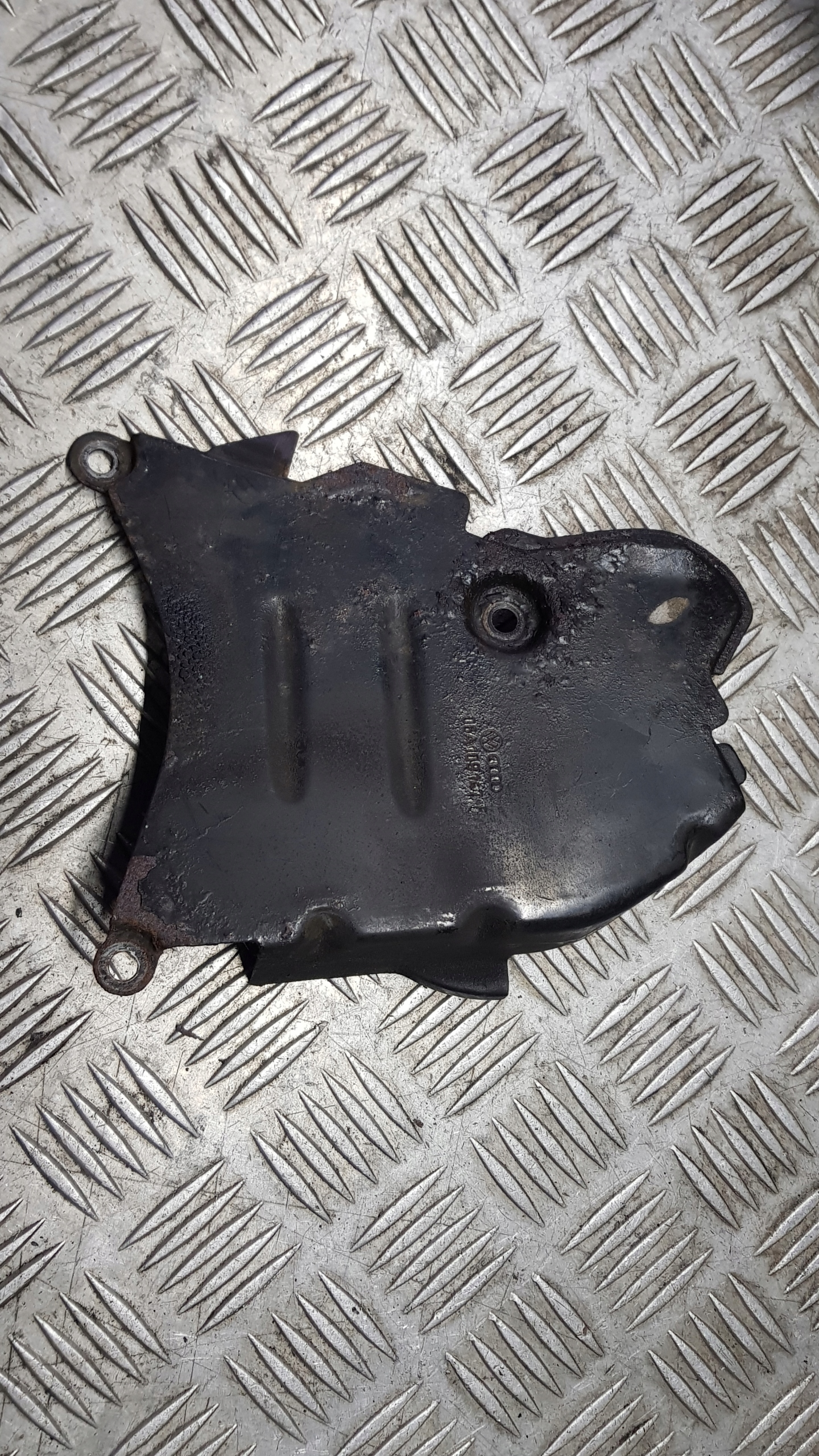 AUDI A4 B6 Couvercle carter distribution 06A109147F