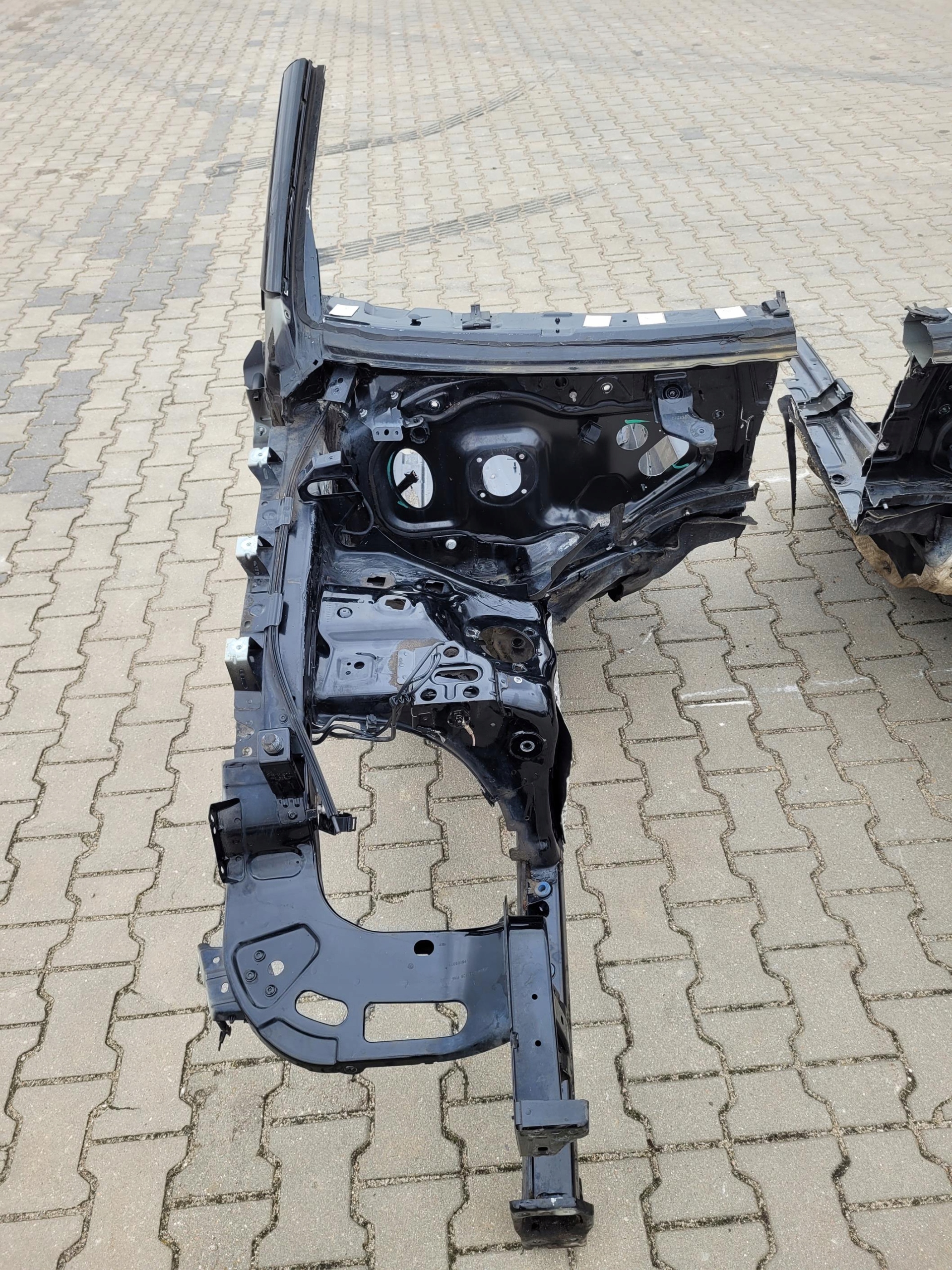 quarter front front left right quarter VW TOUAREG II 2 7P 041