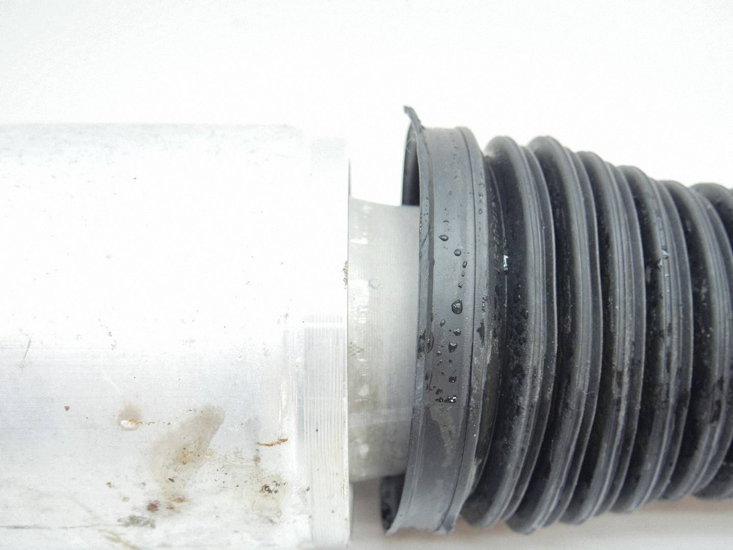 shock absorber right front front JEEP GRAND CHEROKEE WK2 3.0 CRD 68231889AA
