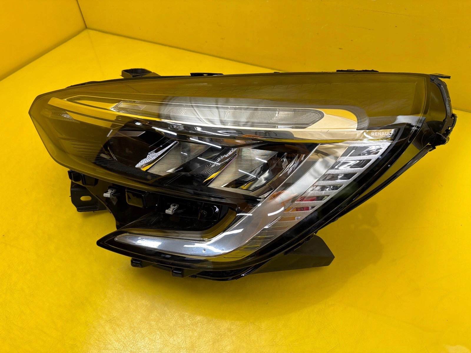 light left Renault Captur II Full Led 260609937R