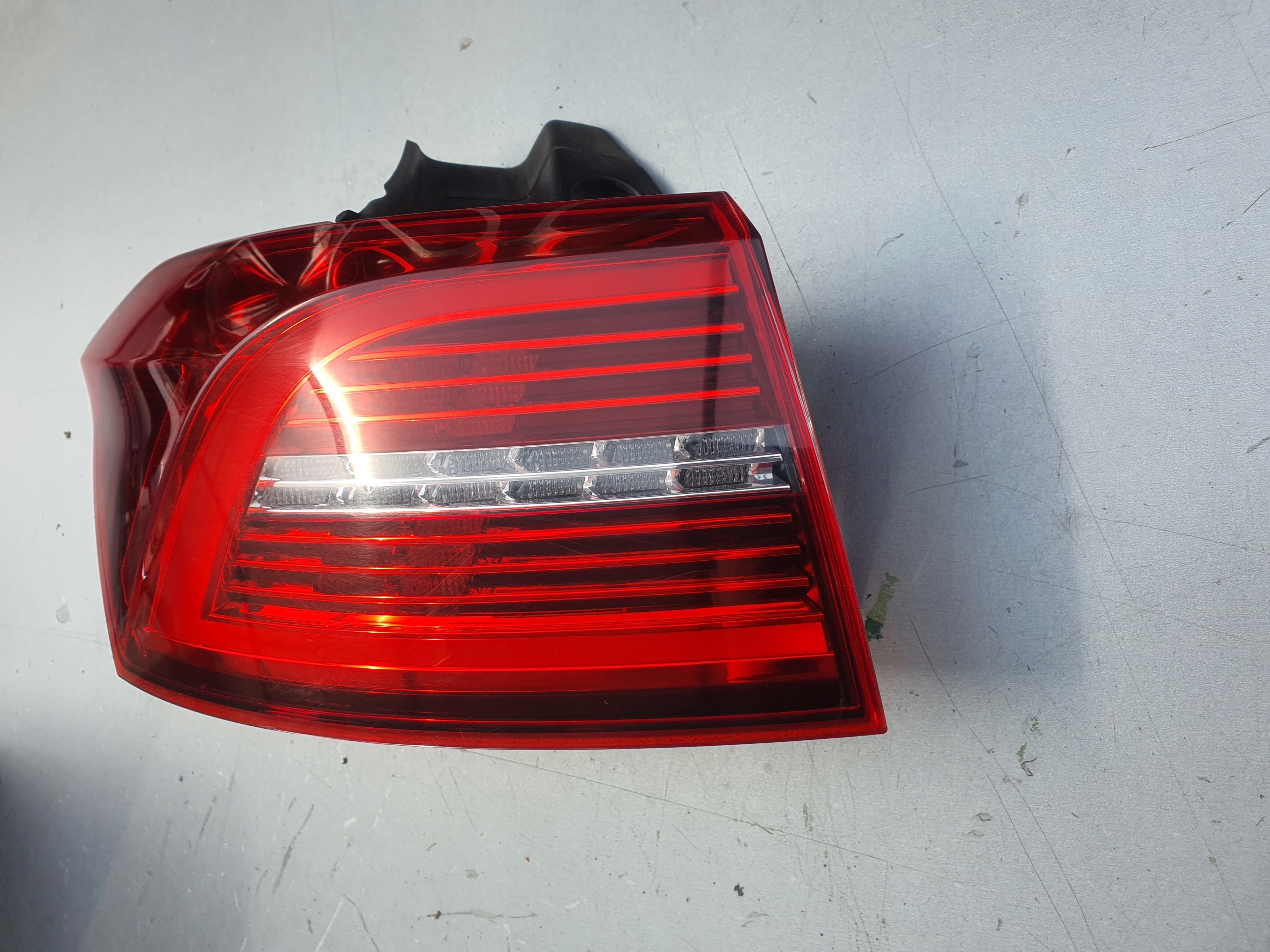 VW PASSAT B8 KOMBI LAMPA TYLNA LEWA LED