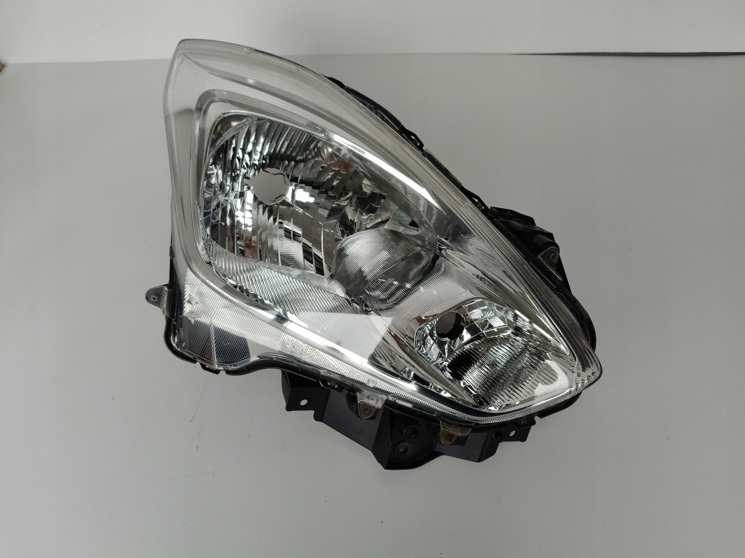 light right REFLEKTOR SUZUKI SWIFT MK8 17