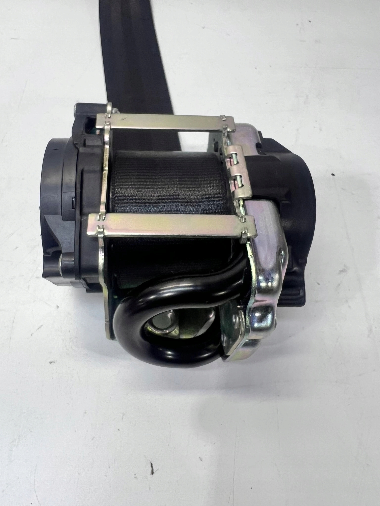 tension belt safety left front AUDI A4 B9 8W0857705K damag..