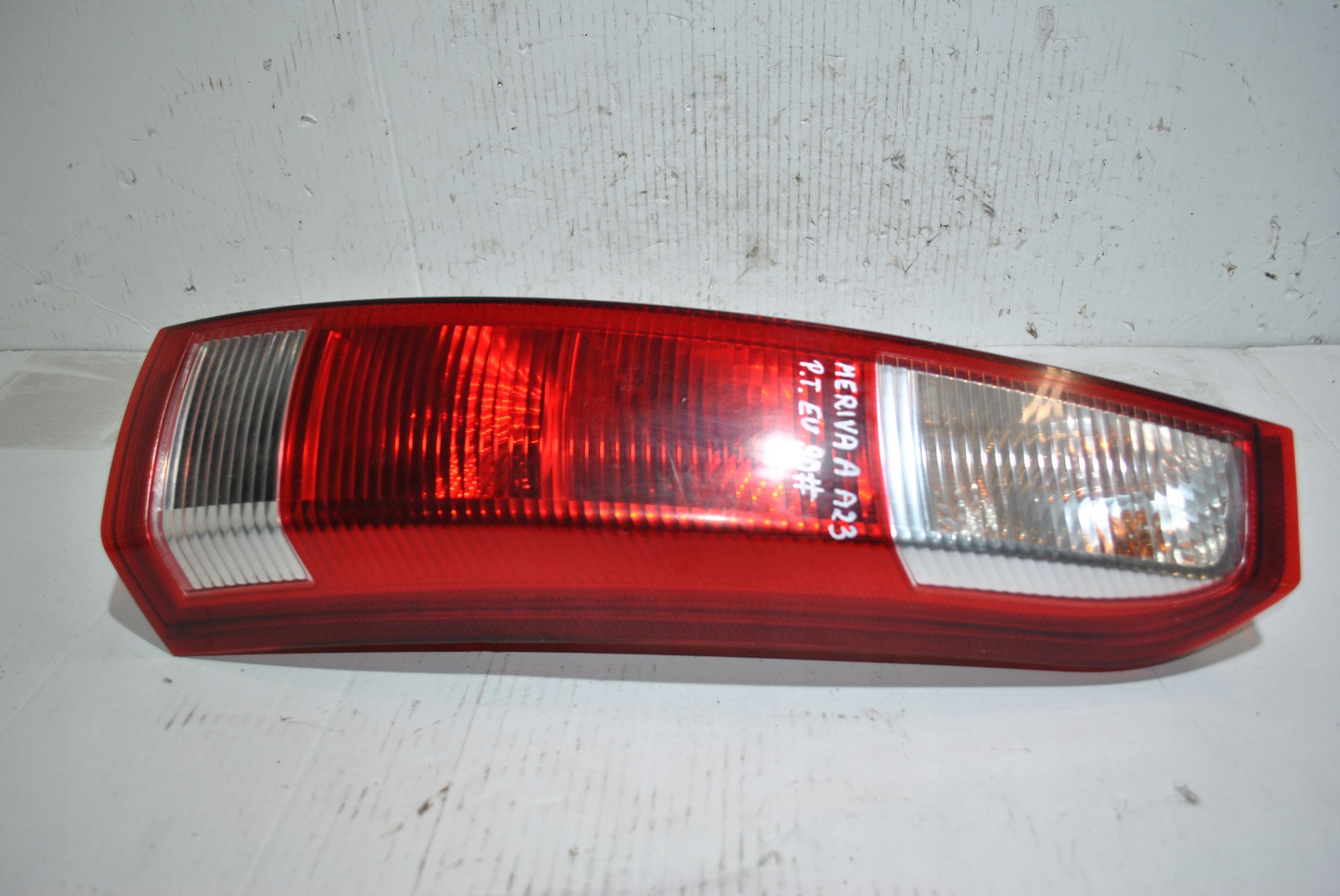 фонарь задний правый opel Meriva A
