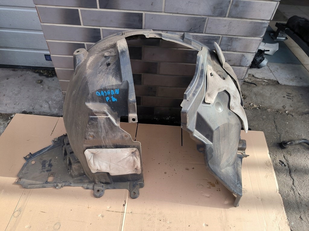 NISSAN QASHQAI II J11 LIFT NADKOLE PRZÓD PRAWE 63840HV00A