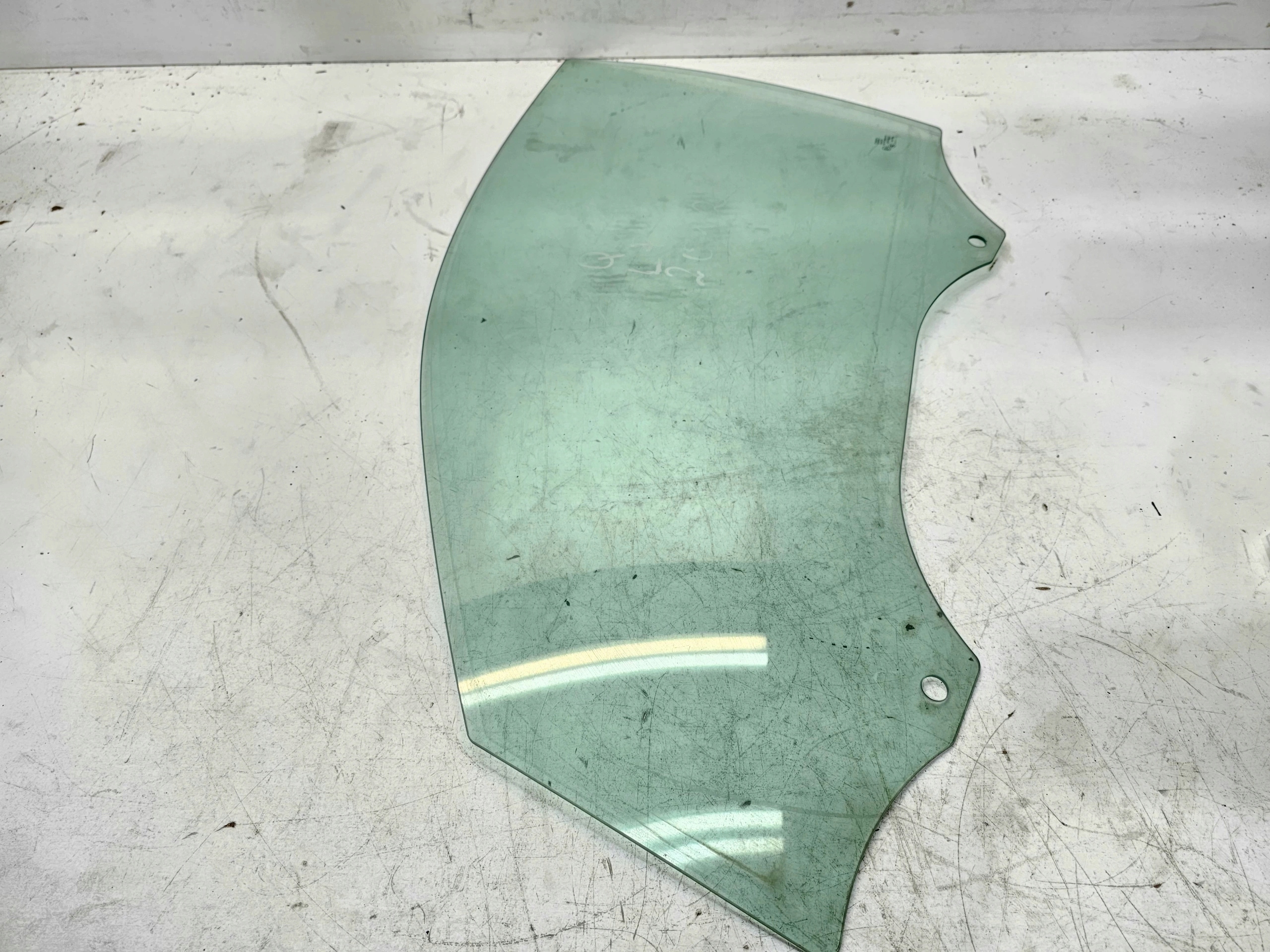 window side door left front AUDI Q3 8U 2012R