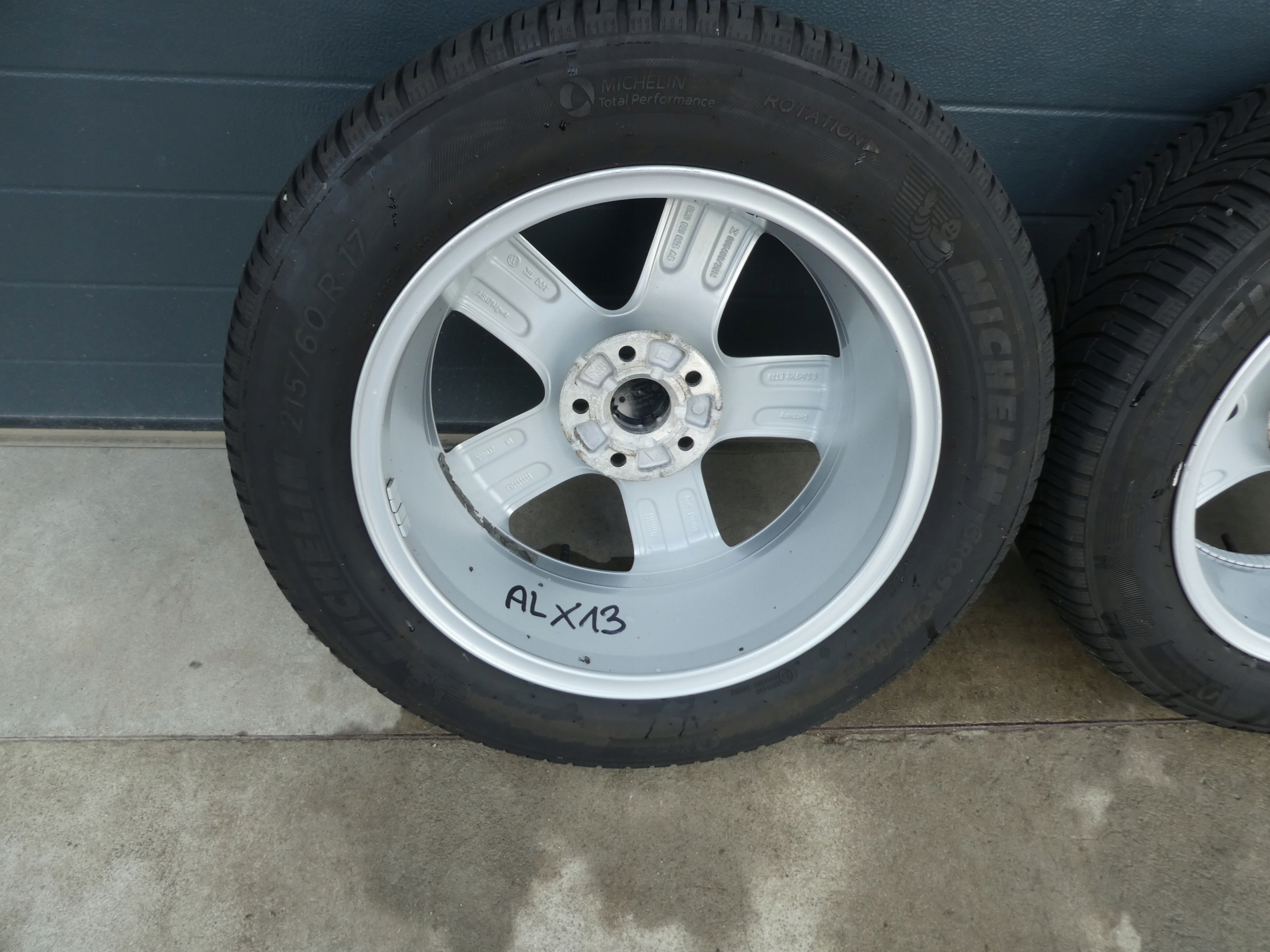 4X wheels discs tyres VW 5N0601025AG 2018R