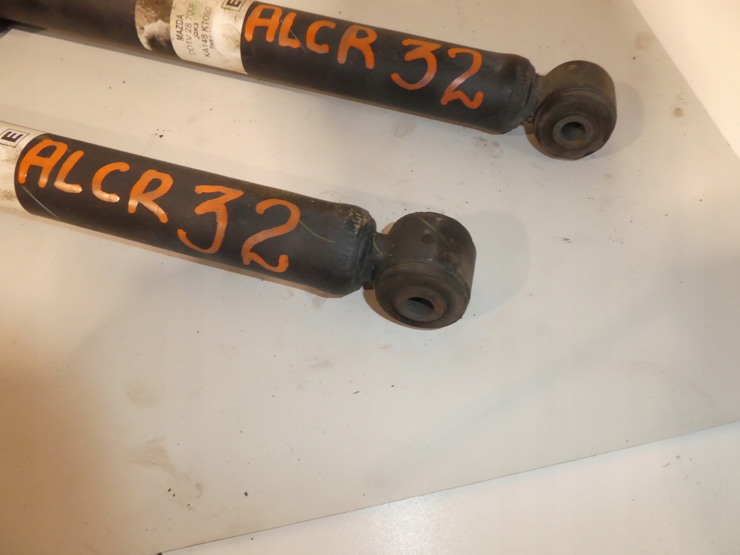 STOSSDÄMPFER HECK HINTEN L/P MAZDA CX-3 DD1V28700F