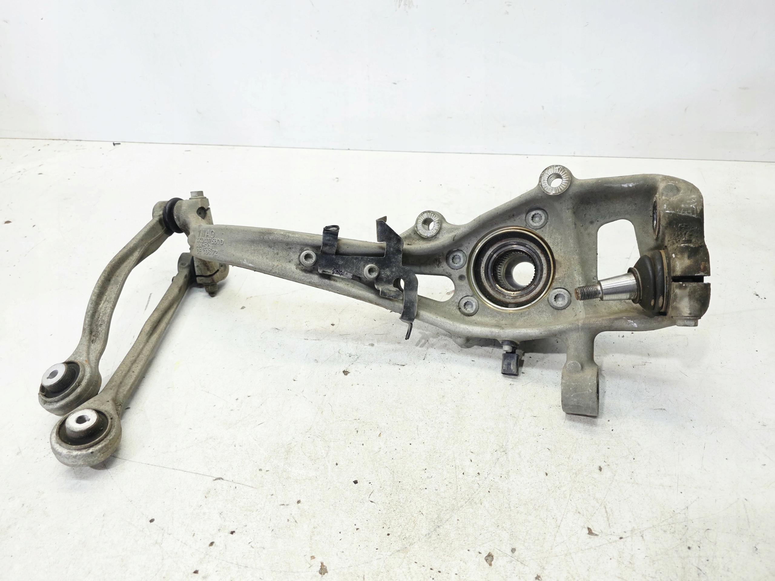 otoč čepu pravý předek AUDI A6 C8 4K0407242D 4K0407560D