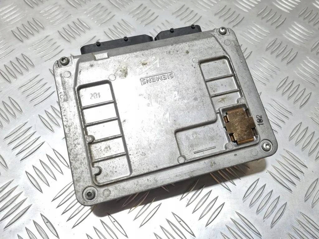 control unit of the engine Skoda Fabia 6Y 2003 03D906032A