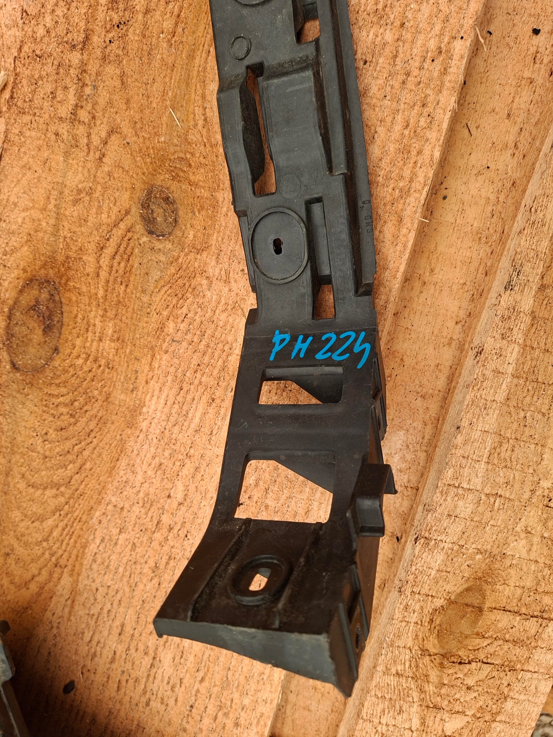 bumper bracket right rear part VOLKSWAGEN VW GOLF VI 1k9807394