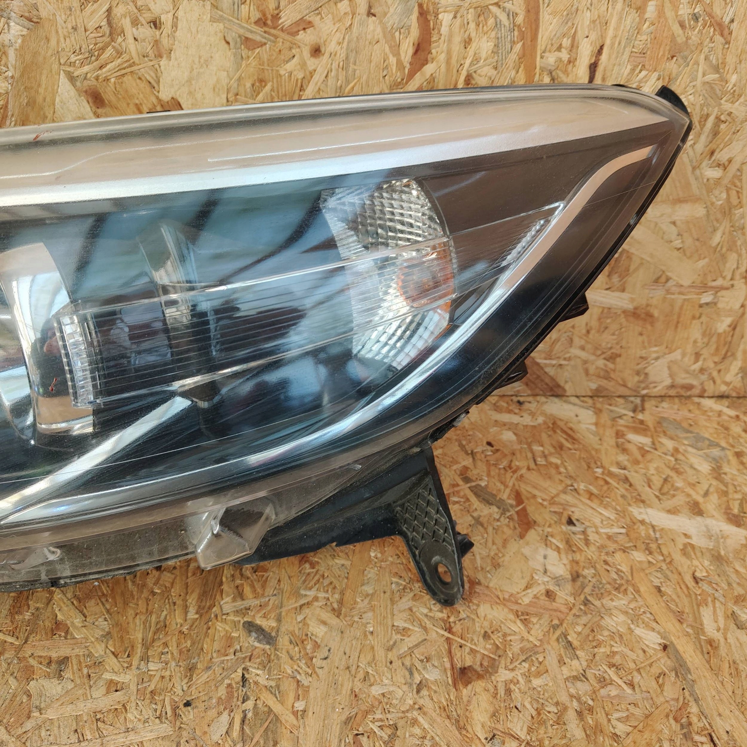 Renault Captur 2013 front side left light front