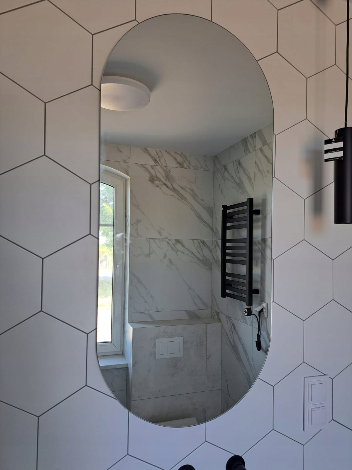 LUSTRO OWALNE ŁAZIENKOWE LED 60x90 PODŚWIETLANE OWAL LEDOWE GLAMOUR Szerokość 600 mm