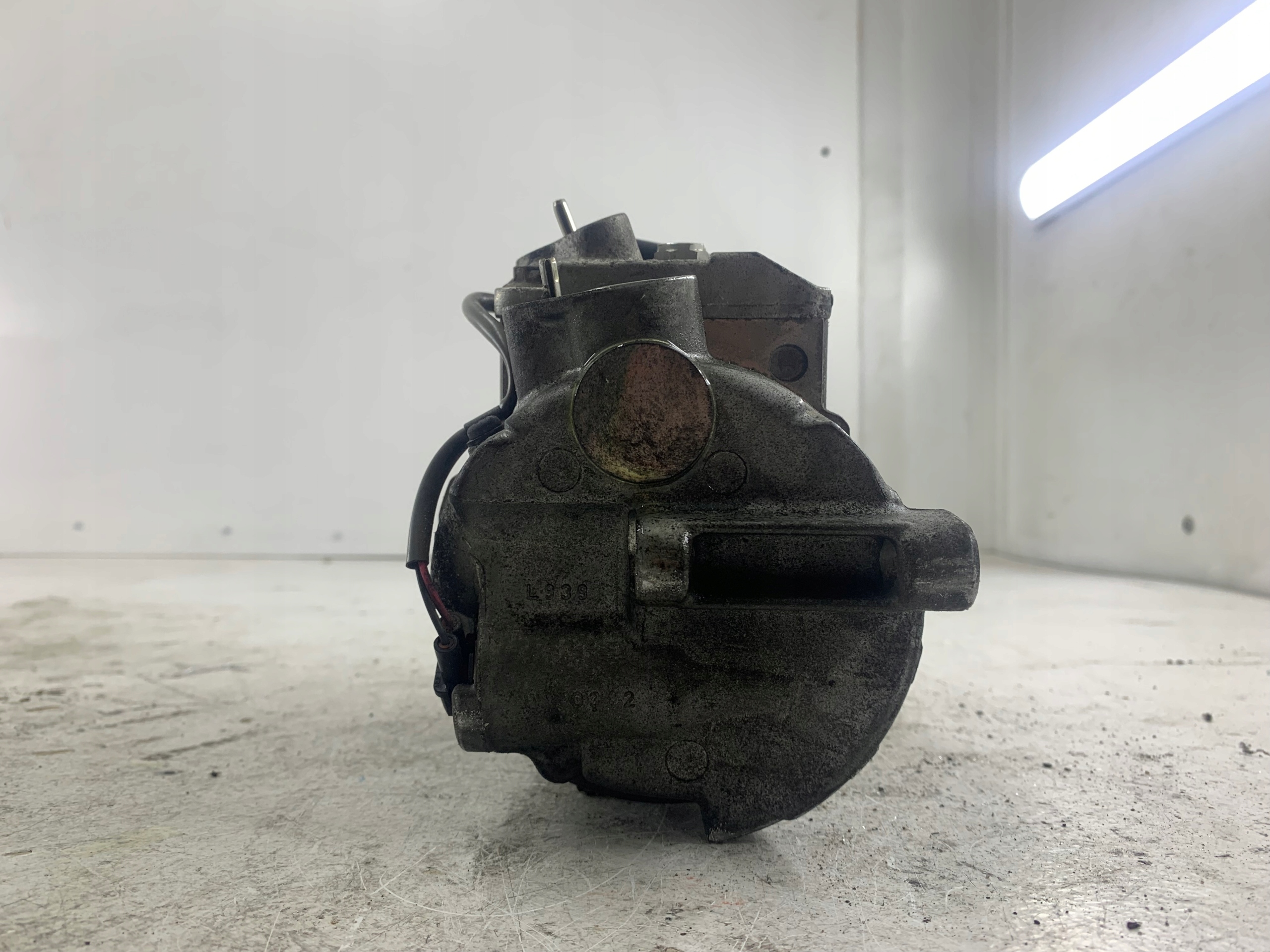 MERCEDES W212 E350 3.0 CDI compressor; air conditioning compressor