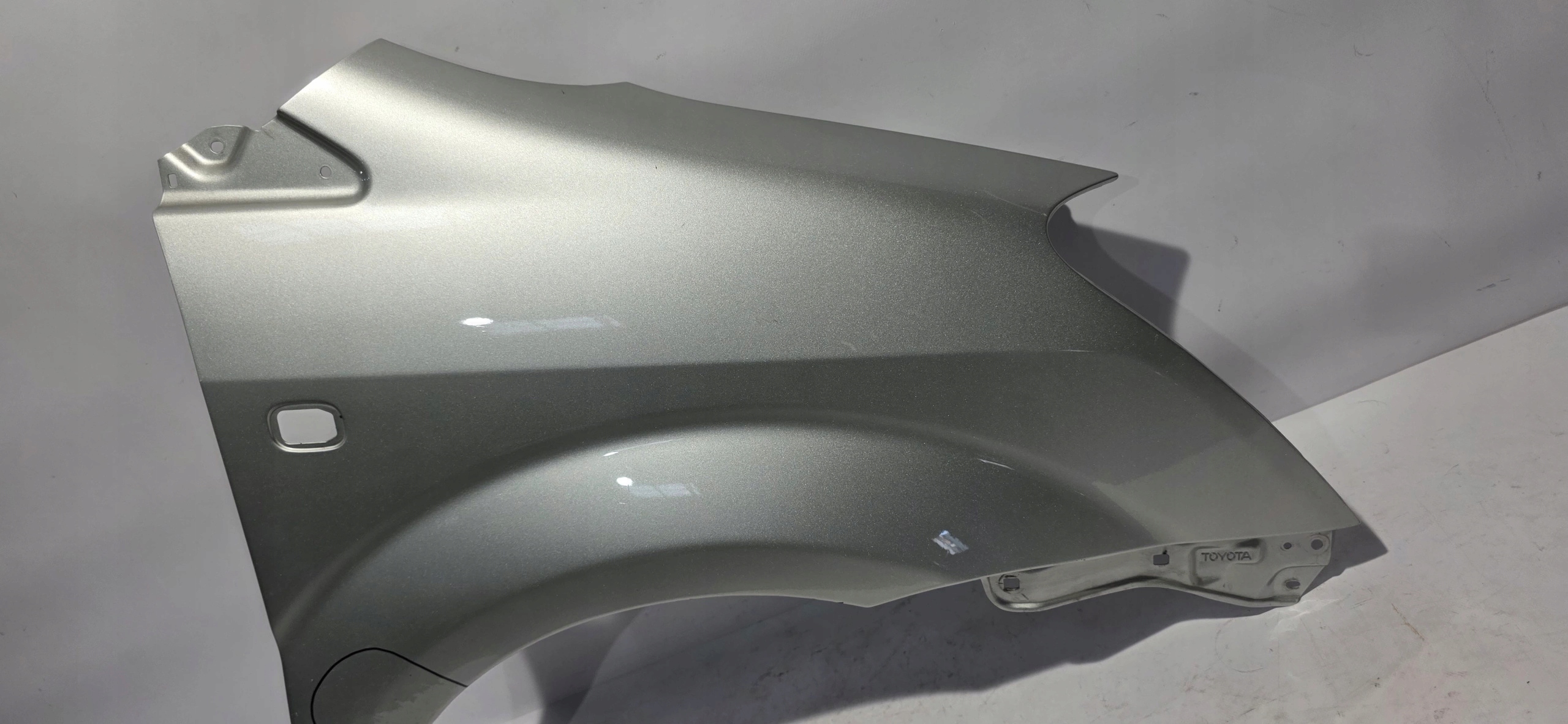 fender right front TOYOTA COROLLA VERSO 04-09 original