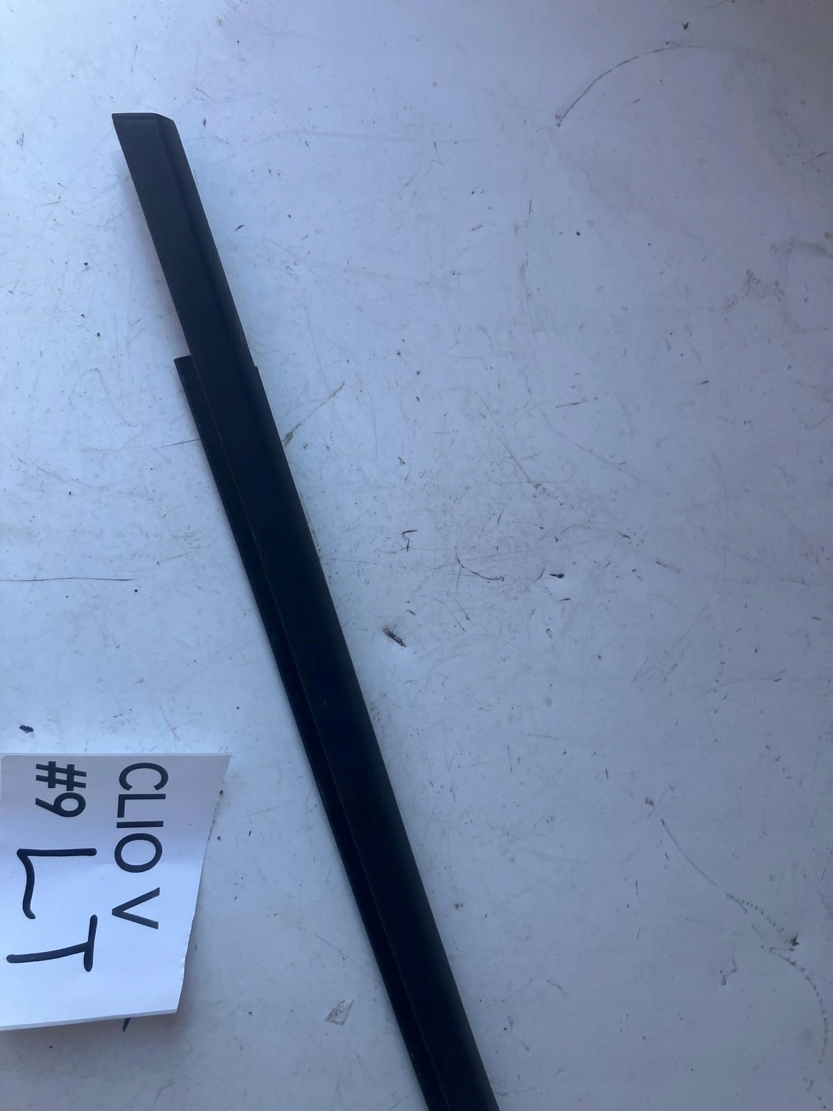 moulding dust door left rear part RENAULT CLIO V