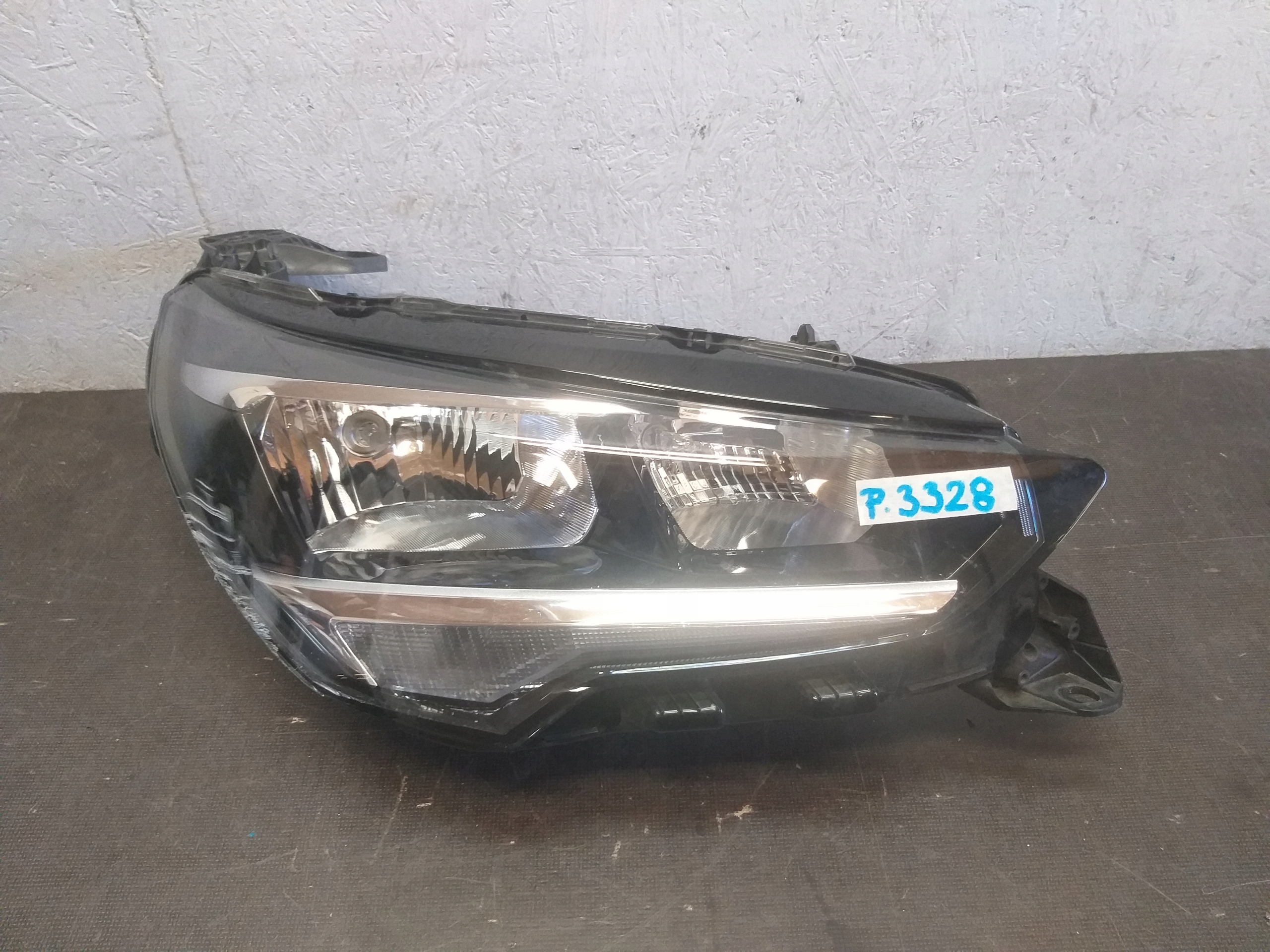 LIGHT FRONT RIGHT OPEL CORSA F 9829465380