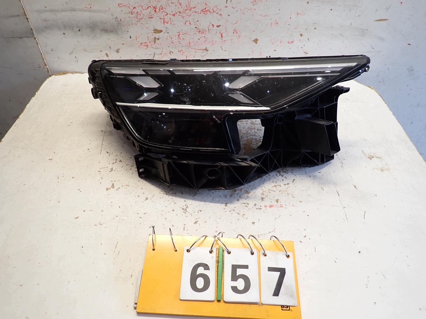light front front right AUDI Q8 LIFT 2023- MATRIX 4M8941086