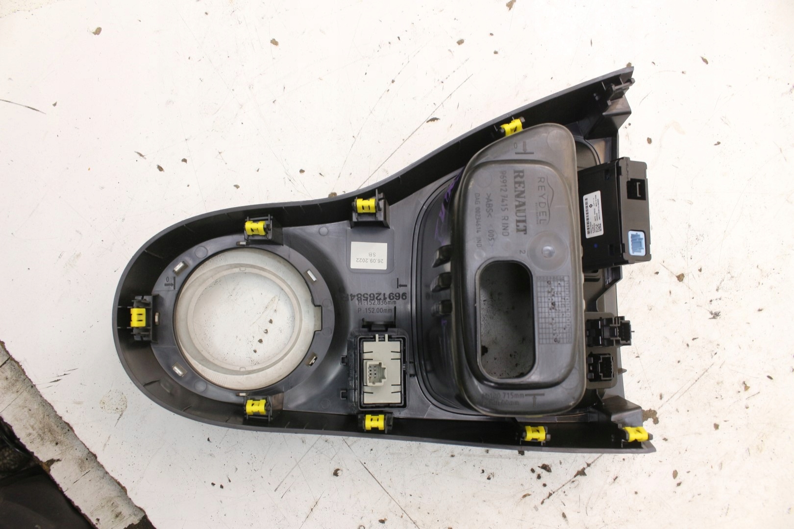 тунель середина usb renault TWINGO III