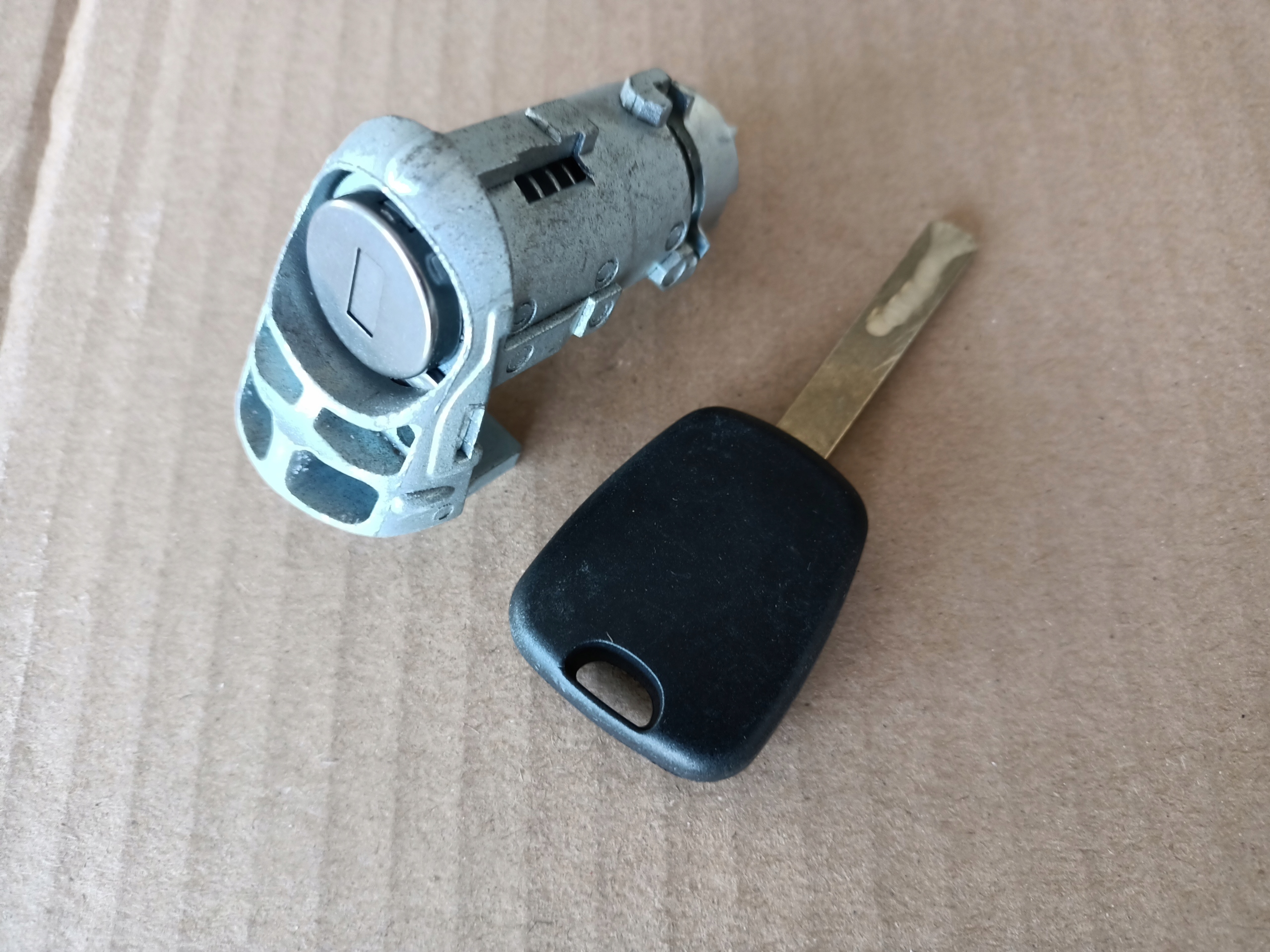 LEWY ZAMEK WKLADKA DO DRZWI L RENAULT MASTER III 3 Part manufacturer other