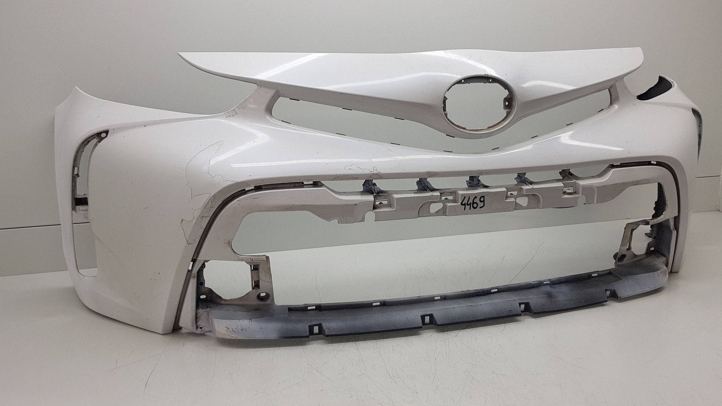 TOYOTA PRIUS + plus LIFT 2015 - bumper front TSOP6B445BFR
