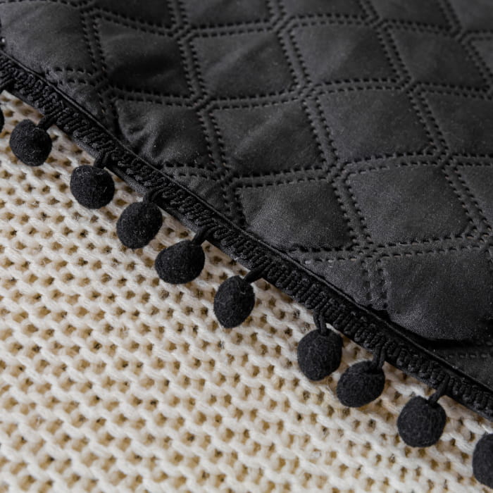 Dekorativní přehoz Pompoo 220x240 prošívaný s bambulkami, černý