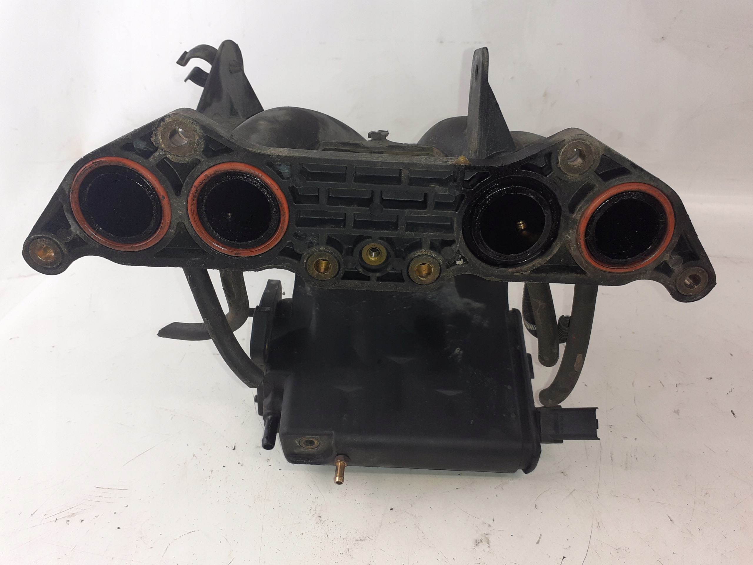 Peugeot 206 1.1B intake manifold