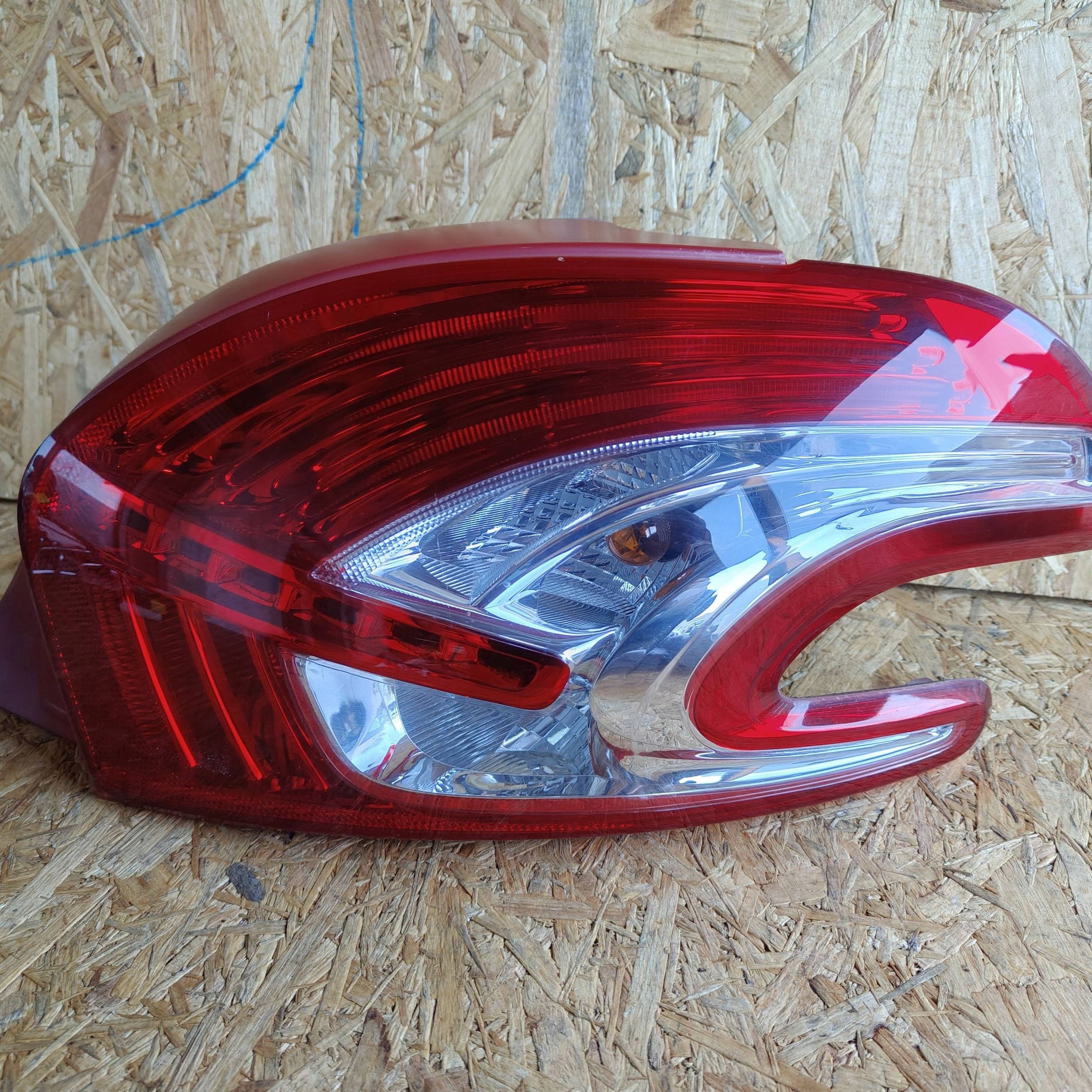 light rear rear part side right Peugeot 208