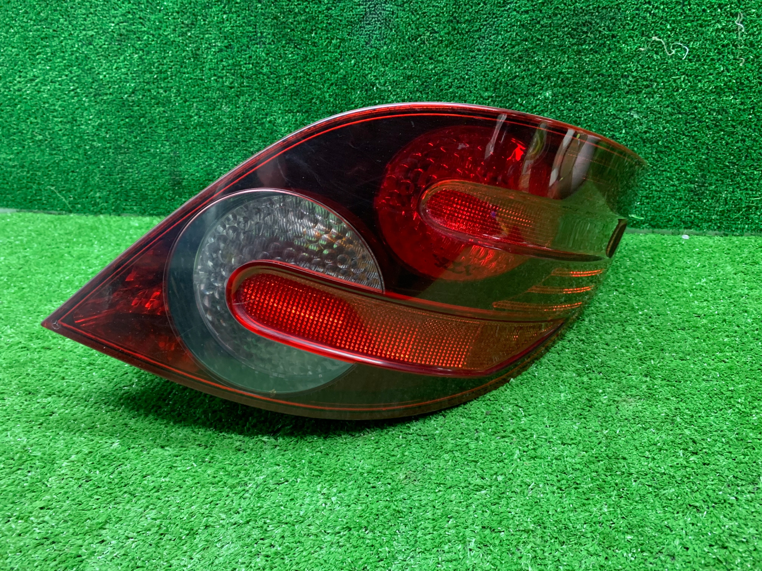 LAMPA PRAWA TYŁ TYLNA MERCEDES R-KLASSA W251 EUROPA