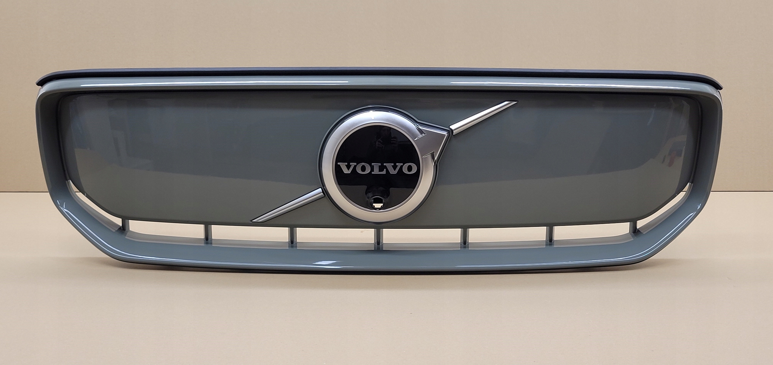 GRILL ATRAPA VOLVO XC40 EV400 RECHARGE KAMERA RADAR 2020-2022 KOLOR 733