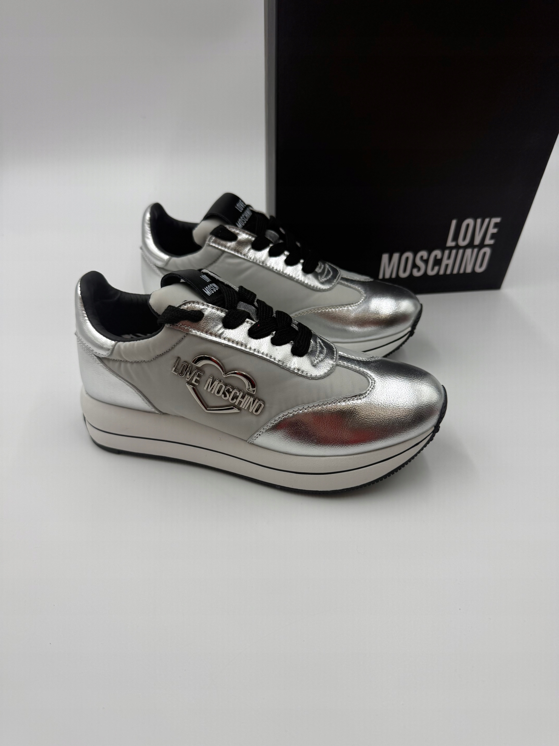 Stříbrné tenisky Love Moschino 37 805996585592