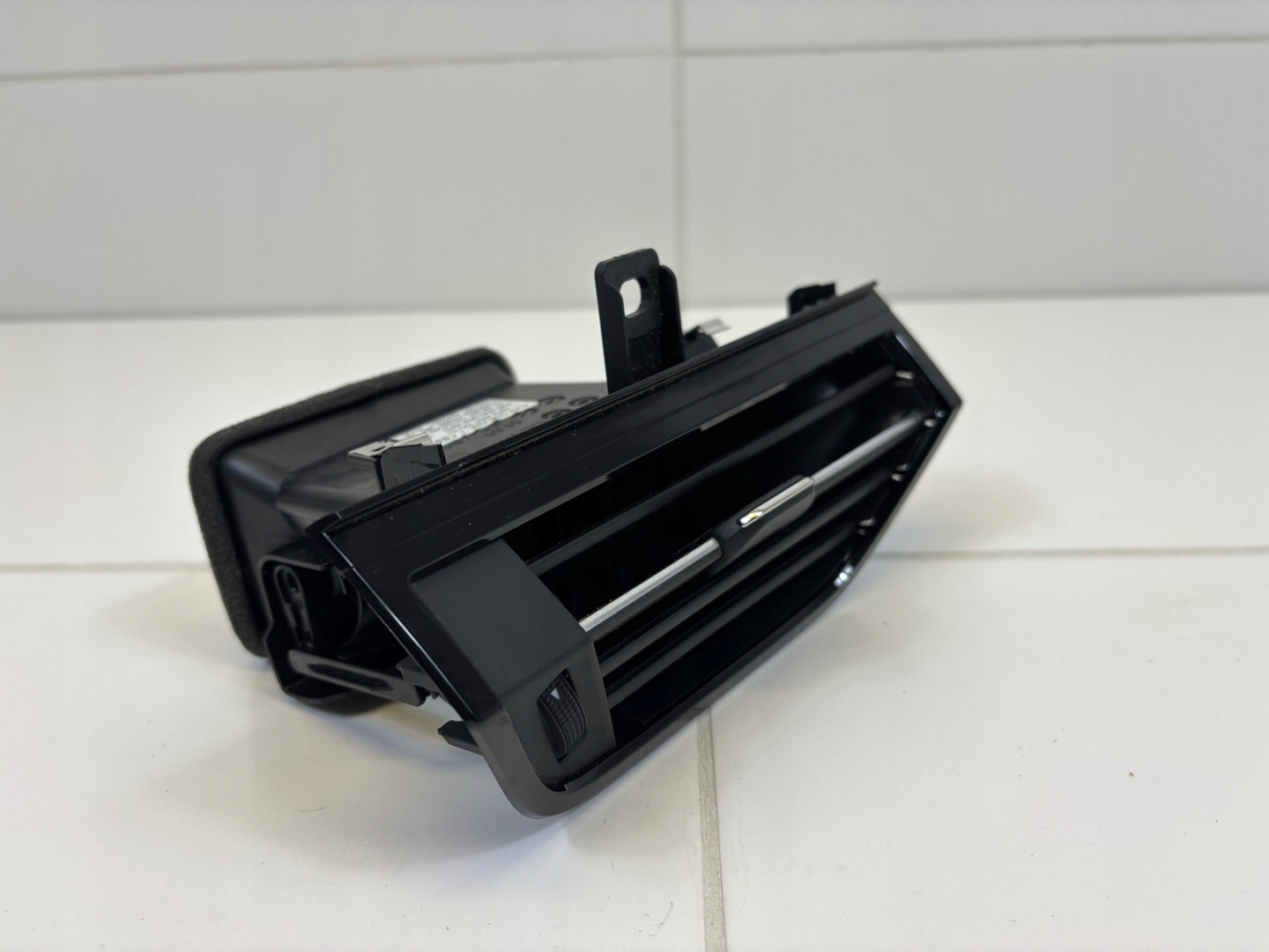 grid air conditioning devices upper Audi Q3 F3 2022 83B.820.902