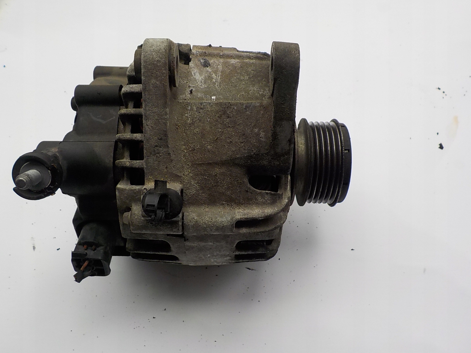 HYUNDAI I30 1.6 CRDI alternator 37300-2A600