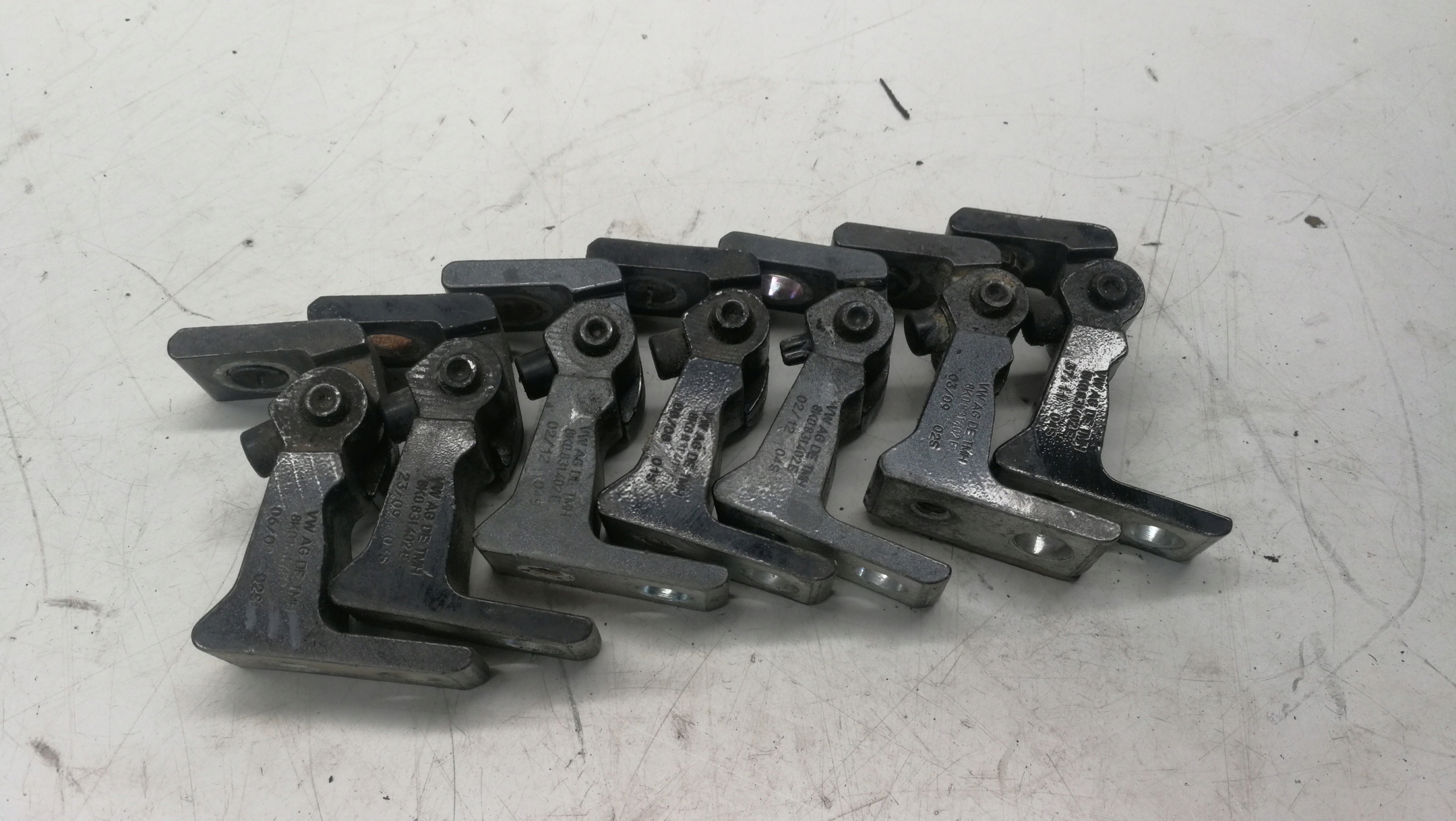 ZAWIAS DRZWI PRAWY AUDI A4 B8 A5 8T Q5 8K0831402E