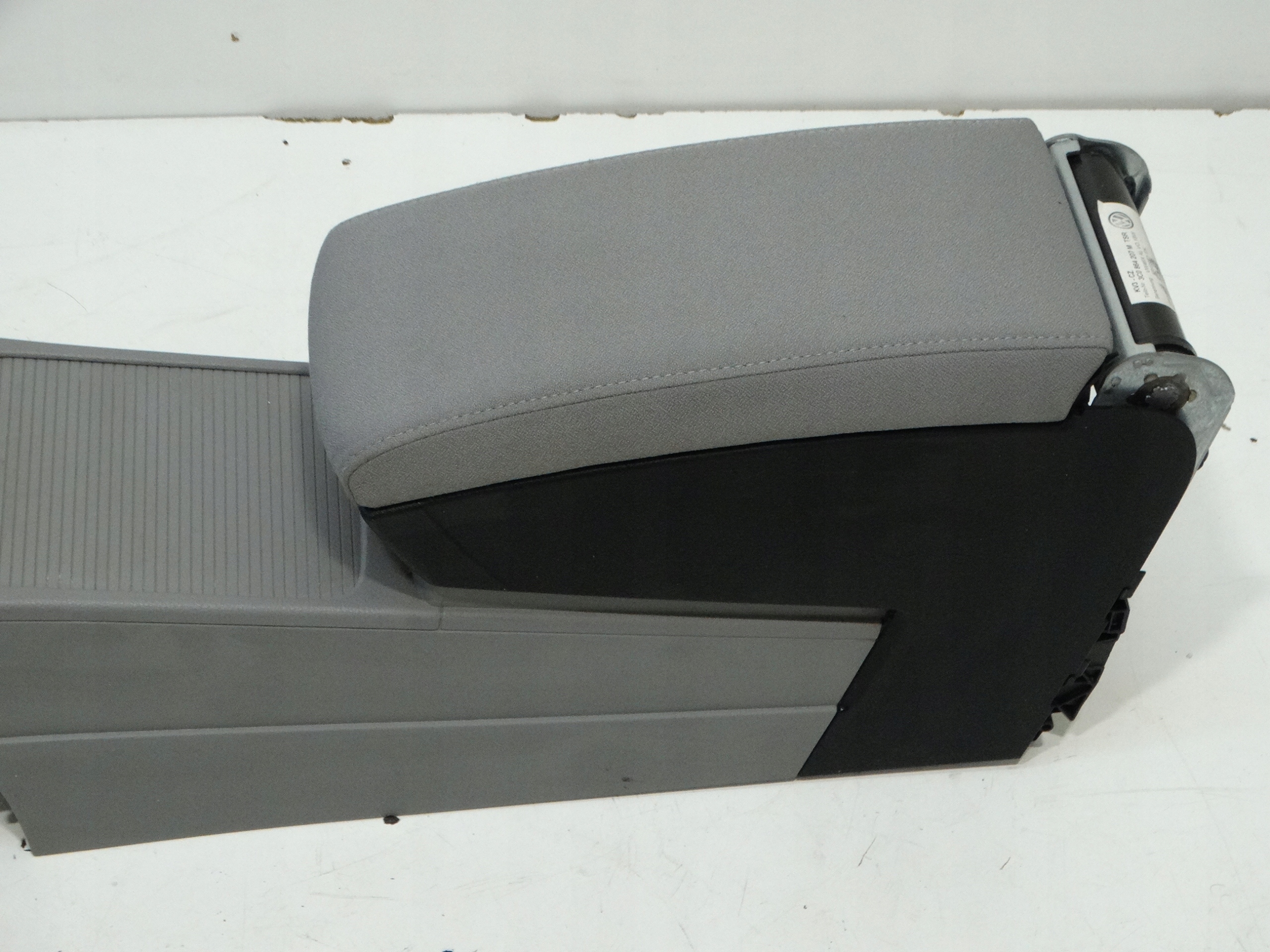 tunnel central armrest VW PASSAT B6 KOMBI 3C0864207M
