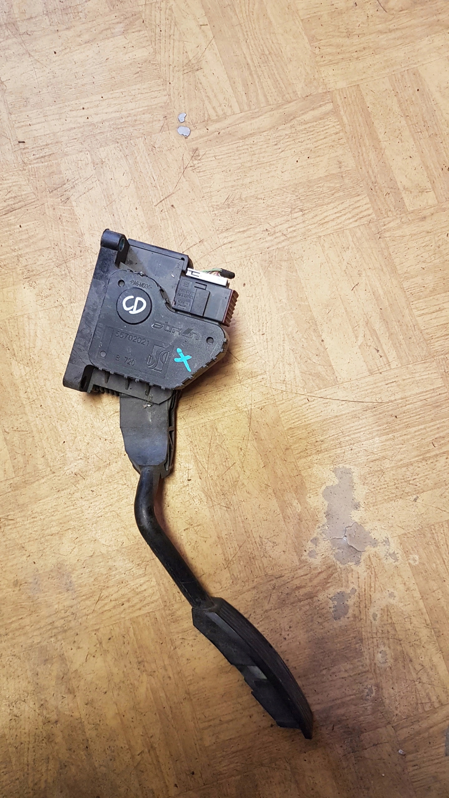 PEDAŁ POTENCJOMETR GAZU CORSA D PUNTO 55702021