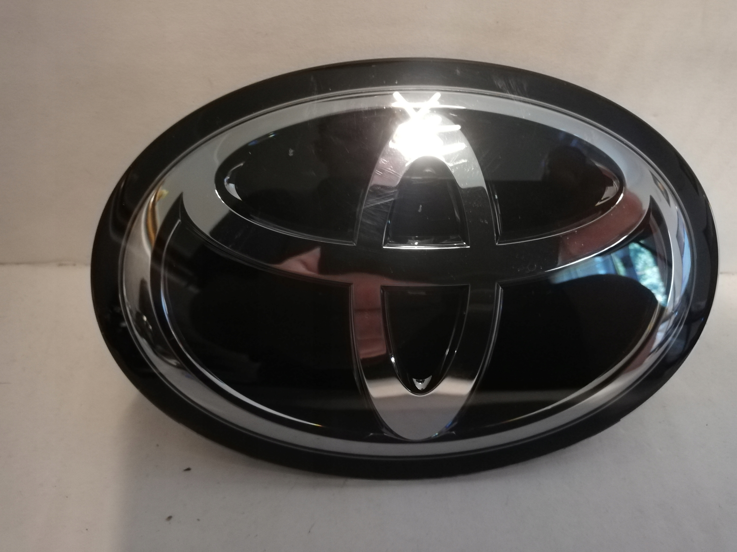LOGO ZNACZEK EMBLEMAT TOYOTA COROLLA E21 19-RADAR 90975-02124 CZARNY