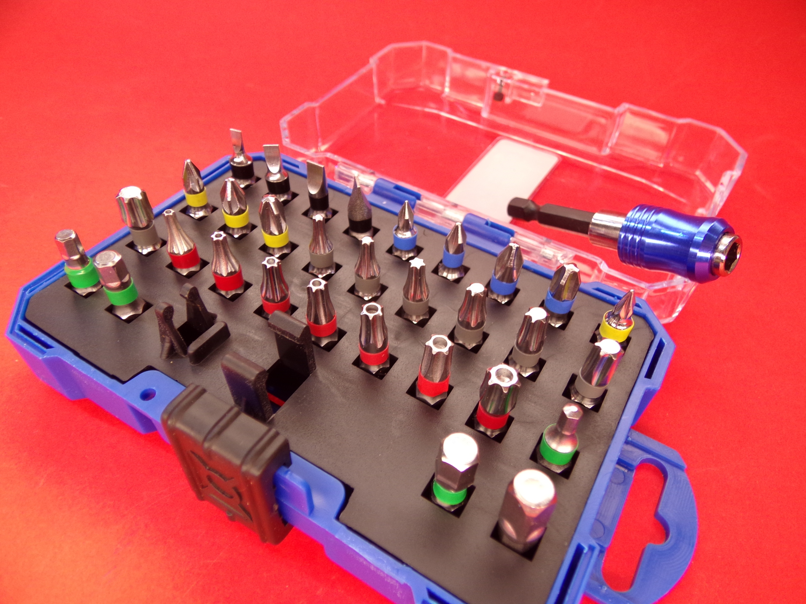 ZESTAW BITÓW KOŃCÓWEK Z UCHWYT MAGNETYCZNYM 32 EL Liczba elementów w zestawie 32 szt.