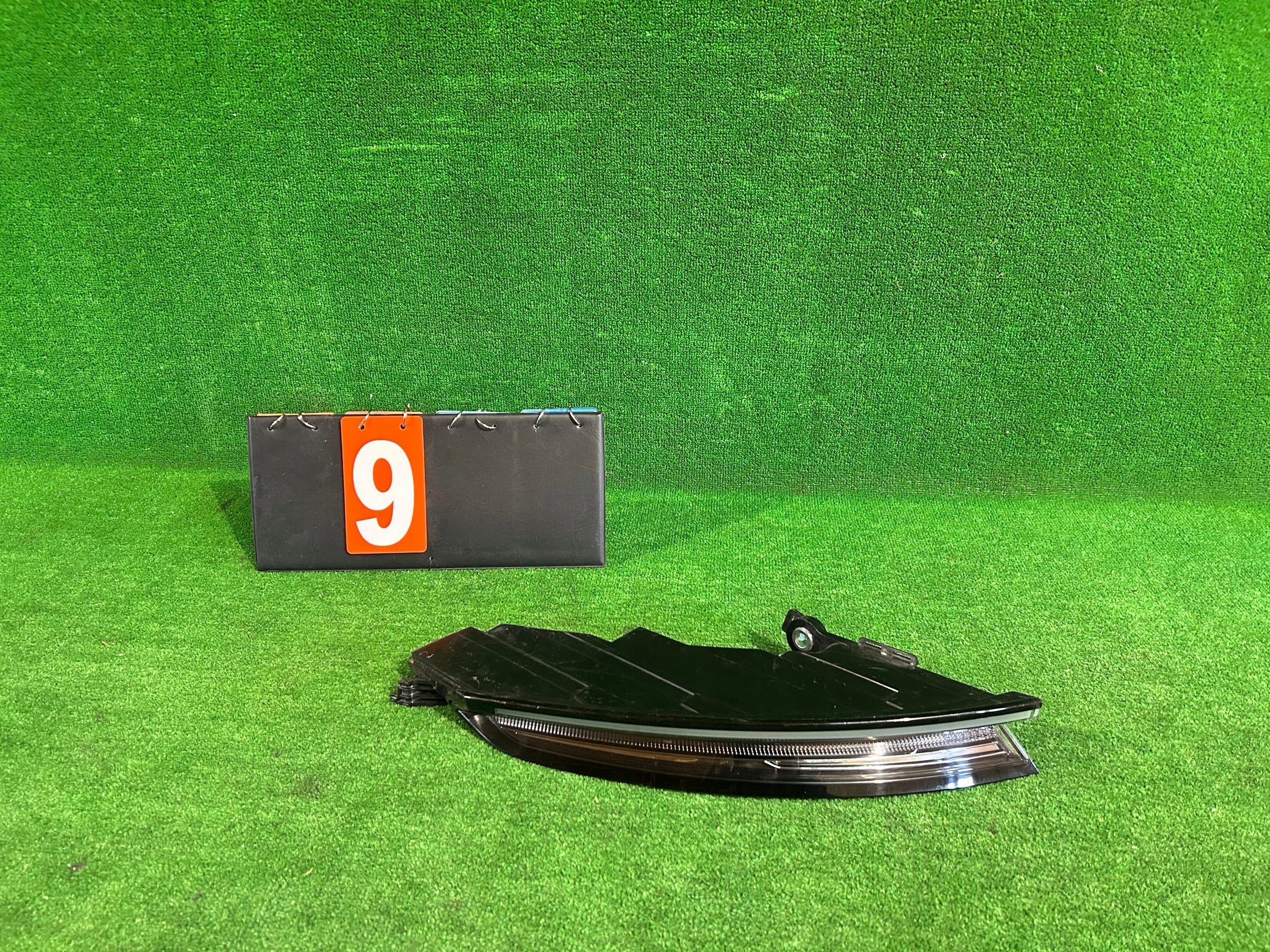 light rear part rear left PORSCHE TAYCAN 9JA945095A nr:9