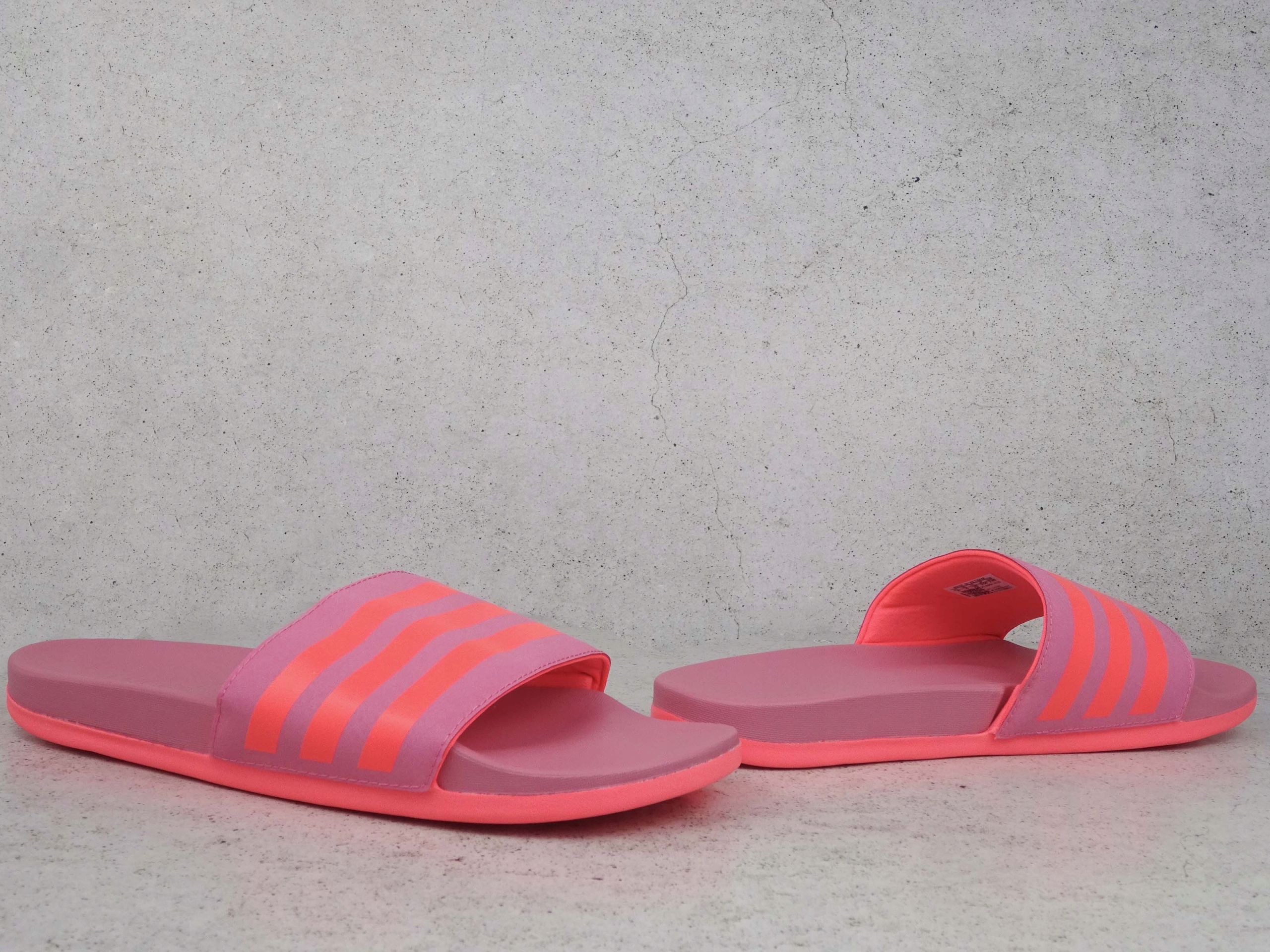 ADIDAS ADILETTE SHOWER GV7887 KLAPKI PLAŻA BASEN Wzór dominujący logo